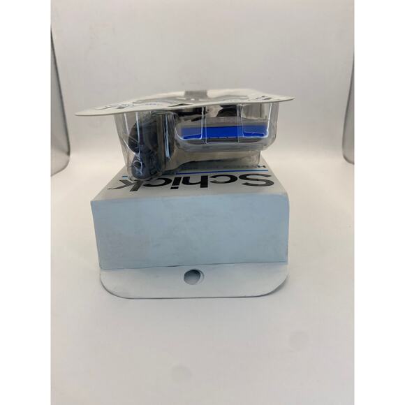 Schick Hydro Razor Bundle. Dry Skin Razor and  hydro disposable 3 pack - Picture 8 of 8